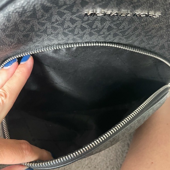 Michael Kors large back pack - Picture 6 of 7